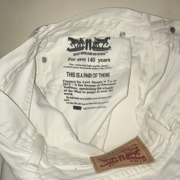 Levi’s White Distressed Mom Style straightleg jean - Picture 4 of 4